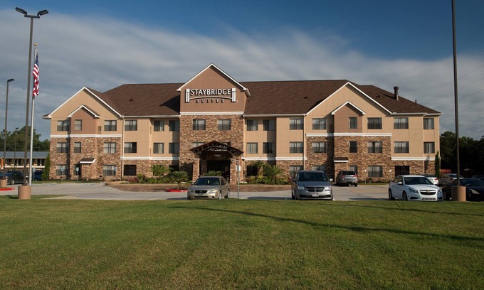 Barker Condo | Modern Suite | Free Breakfast + Free Wi-Fi
