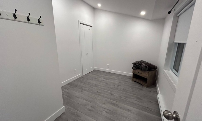 Sutton Condo | Modern suite near the mountain