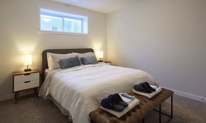 Edmonton Apartment | Modern Suite Near West Edmonton Mall & Rivercree