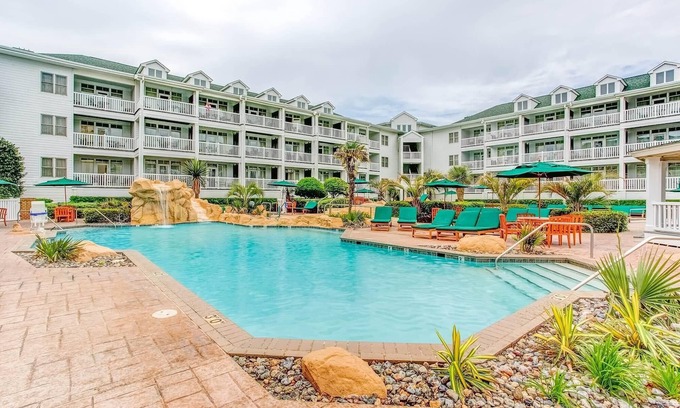 Northeast Virginia Beach Apartment | Modern Suite w/WiFi, Resort Pool, Gym, Bar & Beach Access