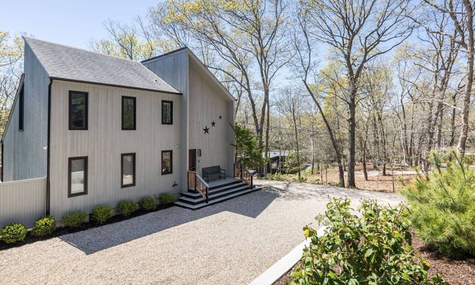 East Hampton House | Modern Summer Rental In East Hampton with Gunite Pool and Minutes From Beach