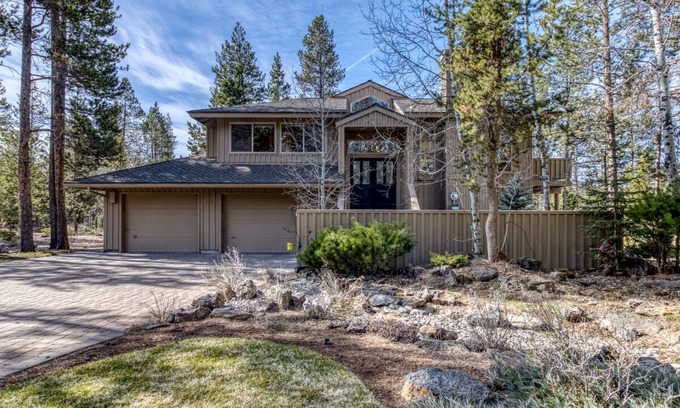 Deer Park House | Modern Sunriver Luxury Home with Fenced Turf Pet Yard, Large Kids Room, SHARC !