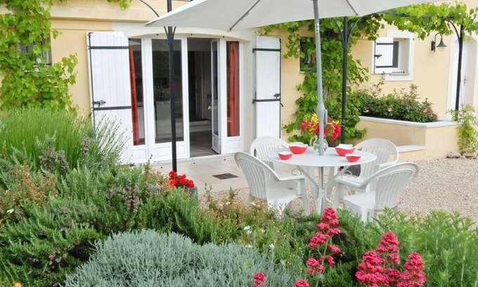 Montbrun-les-Bains Apartment | Modern Terrace Stay Montbrun