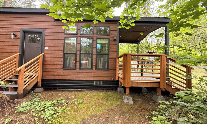 Ariel Cabin | Modern Tiny Home King Bed + 2 Queens in Loft Brand New & Stylish Retreat WiFi