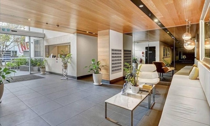 Newstead Apartment | Modern top floor, entire unit with view of the story bridge. Pool and gym.