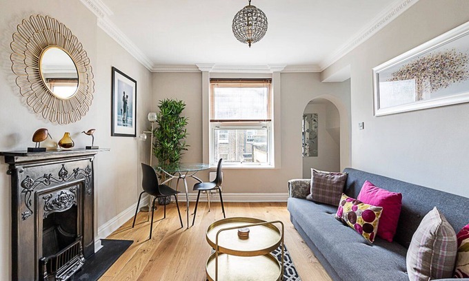 Avonmore and Brook Green Apartment | Modern Top-Floor Victorian Charm in Kensington