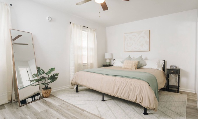 Lynchburg House | Modern townhome in Lynchburg! 3 bed 2.5 bath Only minutes from everything! Cozy!