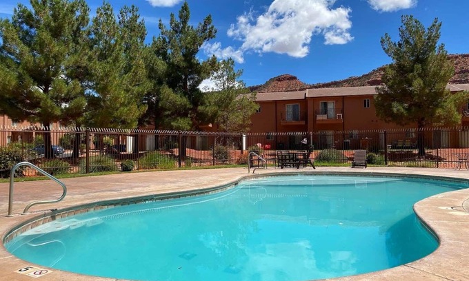 Kanab House | Modern Townhome located in Southern Utah. Close to Bryce and Zion with incredibl