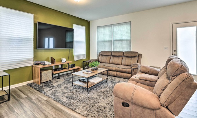 McDonough House | Modern Townhome w/ Patio Near Atlanta