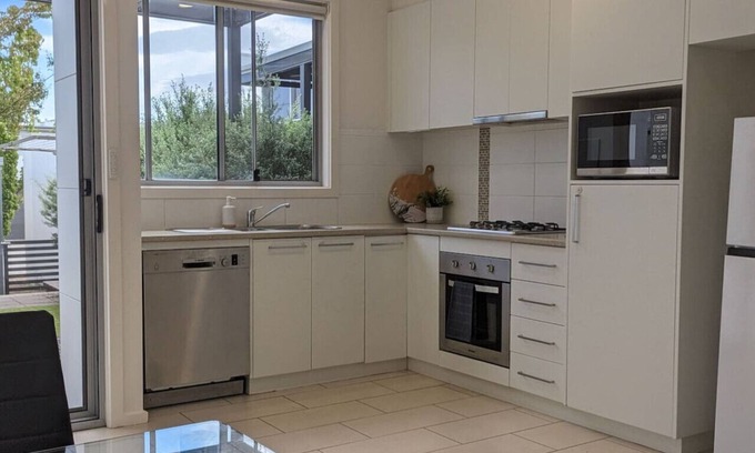 Crace House | Modern townhouse in Crace