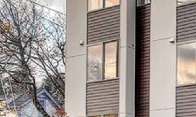 Judkins Park House | Modern Townhouse in Seattle - 3 Floors + Rooftop Deck with Grill, Views