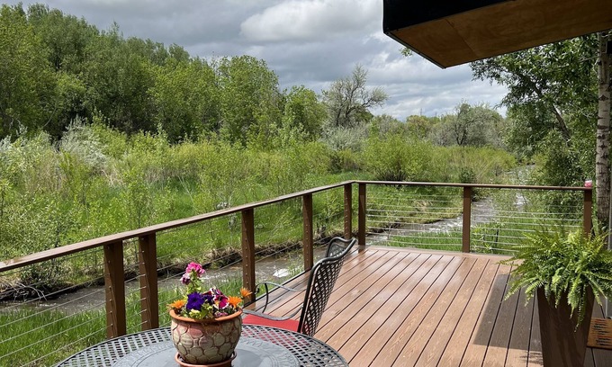 La Veta House | Modern Tranquil River Home