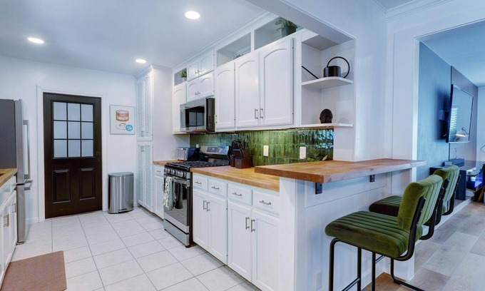 Riverside House | Modern Travis Heights Retreat - Minutes to South Congress & Downtown!