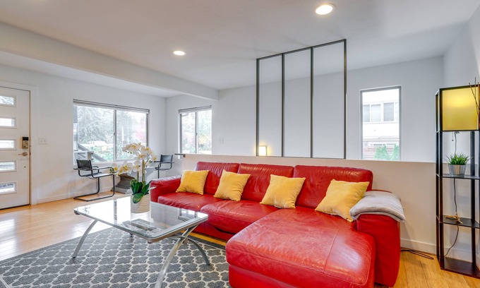 Tukwila Apartment | Modern Tukwila Vacation Rental Near Airport!