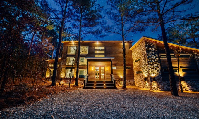 Hochatown Cabin | Modern Twist: Sleeps 24 + Game Room + Bunk Room