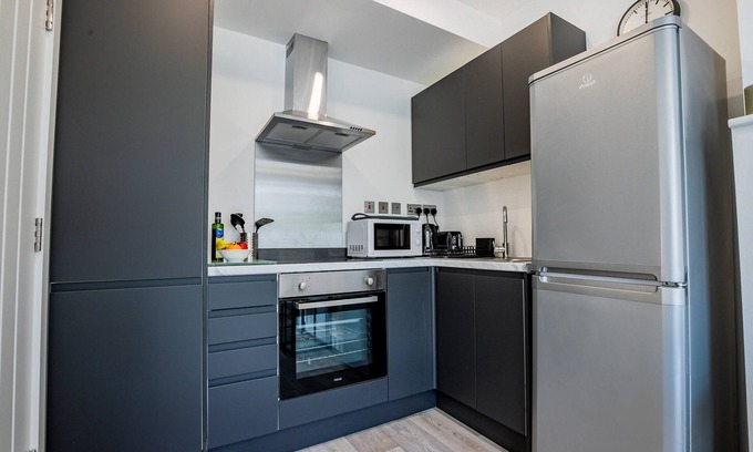 Caterham Apartment | Modern Two Bed Flat in Caterham