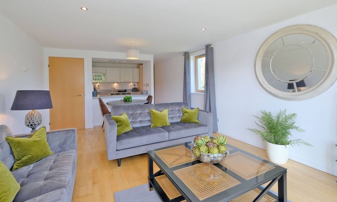 Dyce Apartment | Modern two bedroom Aberdeen apartment with river views