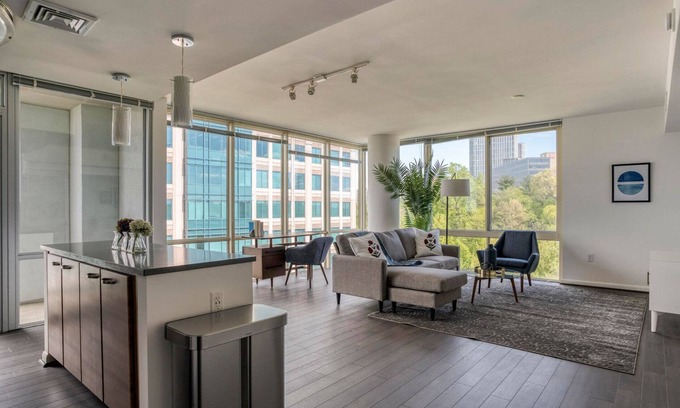 McLean Apartment | Modern Tysons Corner 2BR w/Pool, nr Restaurants & Bars, by Blueground