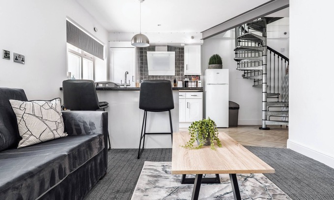 Lytham St. Anne's Apartment | Modern unique apartment in town centre