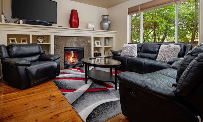 Beaverton House | Modern Updated Home, Game Room, Open Layout, Family Friendly, Near Intel & Nike 5 Min Walk to MAX