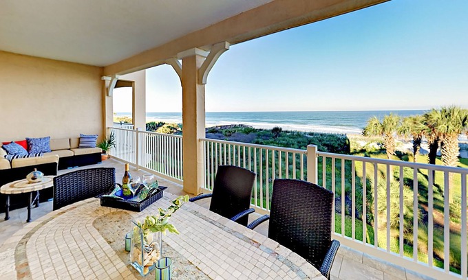 Palm Coast Condo | Modern Updated Oceanfront Condo with Sweeping Views, Pool & Hot Tub