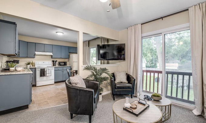 Ypsilanti Apartment | Modern Updated Retreat Near EMU: Full Amenities, Easy Access