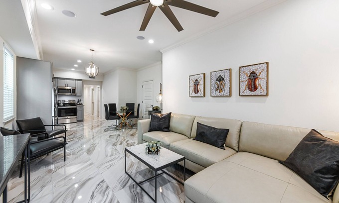 Tulane - Gravier House | Modern Upscale 5BR/5BA (4 en suite) Home near Superdome and French Quarter