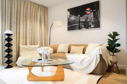 Chinatown Apartment | Modern Urban Oasis in the Heart of Chinatown