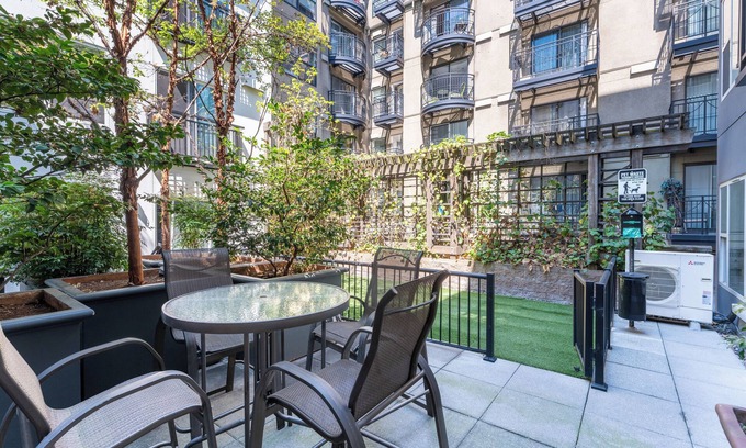 Belltown Apartment | Modern Urban Retreat: Heart of Seattle+ fitness room, WiFi