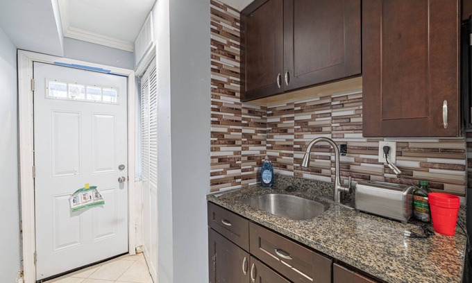 Anacostia Bed & Breakfast | Modern Urban - Stay in the beating heart of D.C. Embrace modern at our city spot