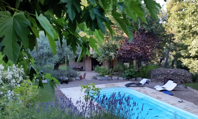 Villeneuve-les-Avignon Villa | Modern villa with pool, comfort and calm near Avignon