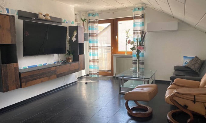 Kirchheim am Neckar Apartment | Modern vacation apartment Neckarschleife, air conditioning living area and bedroom