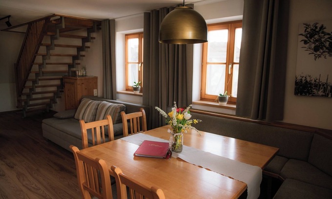 Grossweingarten Apartment | Modern vacation apartment with bathtub (100sqm)