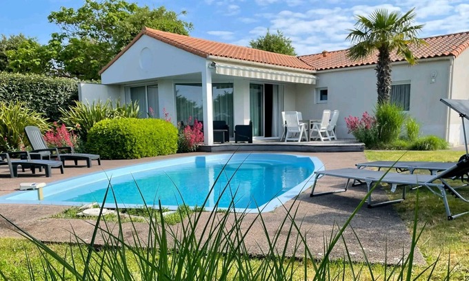 Chateau-d'Olonne Villa | Modern villa with private pool, only 800 m. from the sea