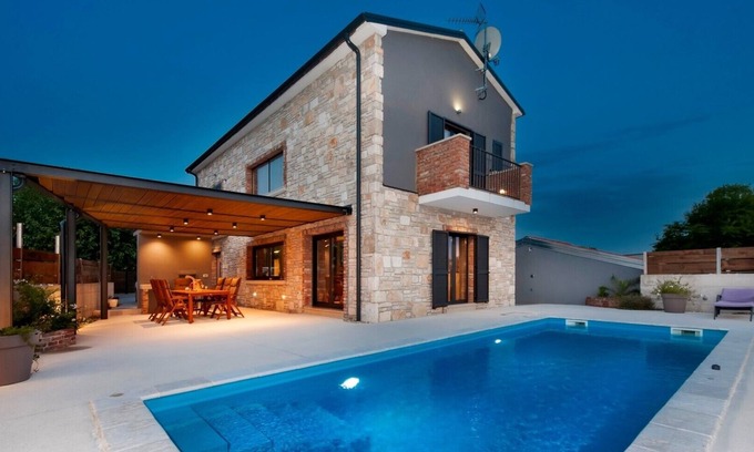 Kanfanar Villa | Modern Villa Baraka with a pool