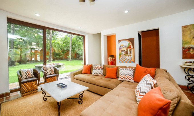North End House | Modern Villa, Beautiful Setting, Close to Beach and Town