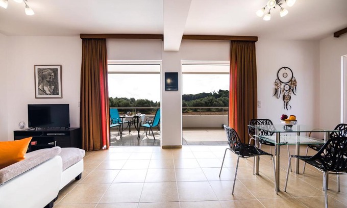 Klismata Apartment | Modern Villa Broumas - A Spacious Haven