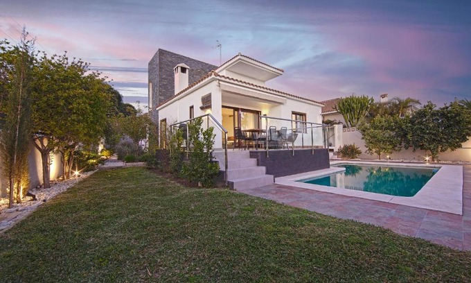 Urbanizacion Costabella Villa | Modern Villa close to Costabella beach