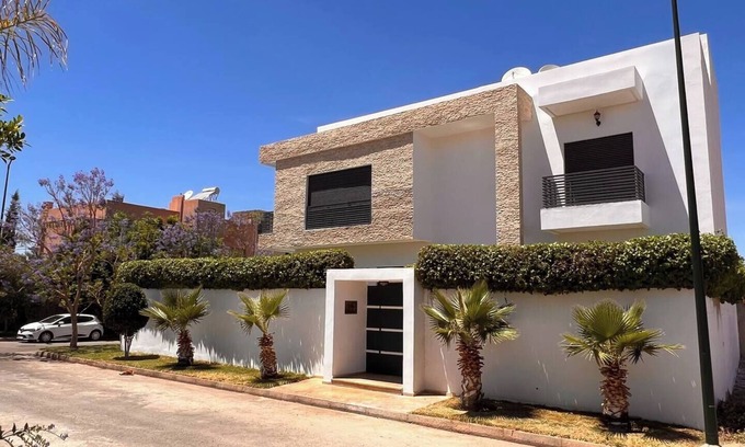Toulal Villa | Modern Villa Close to Lhdim Square