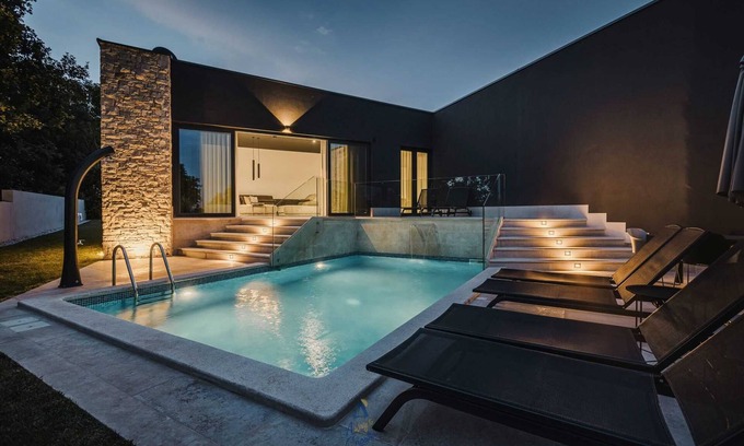 Valica Villa | Modern villa for 6 guests with pool, surrounded by pine forest, near beach