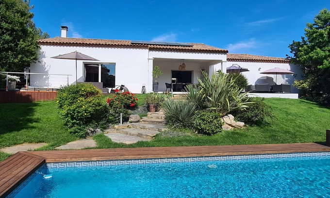Les Matelles House | Modern villa in a medieval village near Montpellier and sea