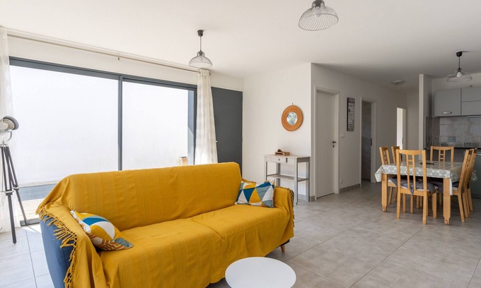 Mimizan-Plage House | Modern Villa Near Ocean, Terrace, WiFi, A/C, Seasonal Rental for 4, Cleaning Included