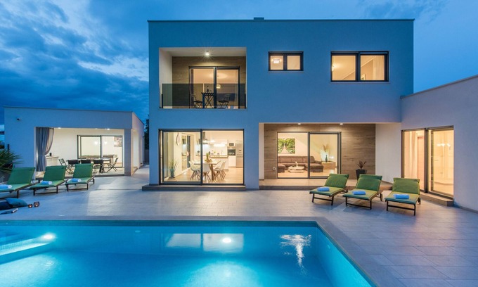 Pula Villa | Modern Villa OL&JU for 9 persons in Pula only 1.5 km from the beach with Pool Heating