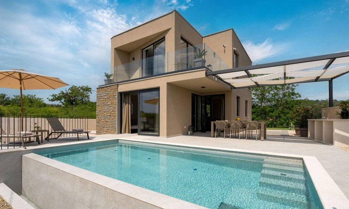 Krasica Villa | Modern villa Venta with jacuzzi and pool in Buje