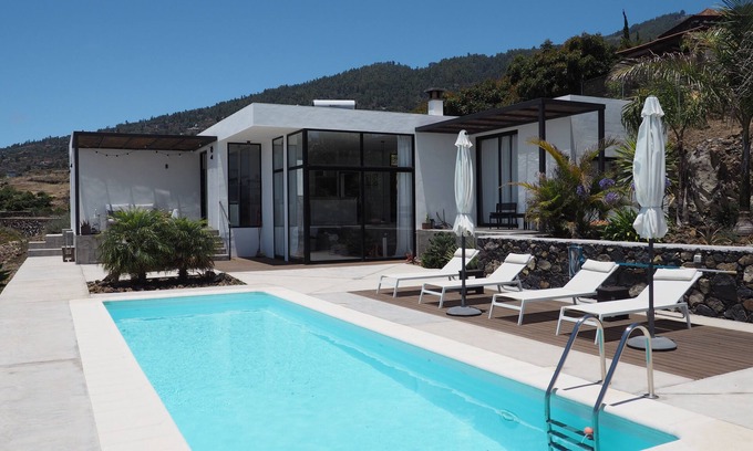 Tijarafe Villa | Modern villa with 180° sea view and heated saltwater pool