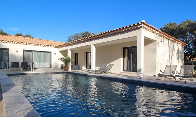 Saint-Siffret Villa | Modern villa with A/C, pool, table tennis, boules jacuzzi, near Uzès