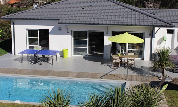 Gradignan House | Modern villa with swimming pool 15 minutes from Bordeaux in a quiet area