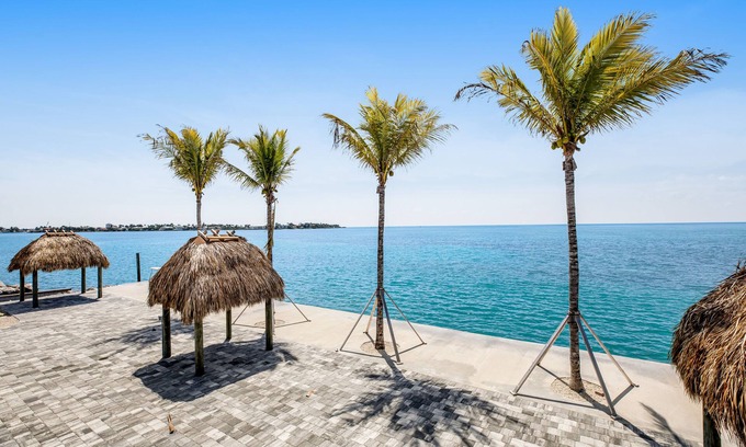 Marathon Condo | Modern waterfront condo with pool, shared dock, & W/D - snowbird-friendly