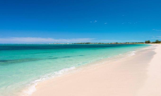 The Bight Condo | Modern Waterfront Condo for Two - Walk to Beach and Dining