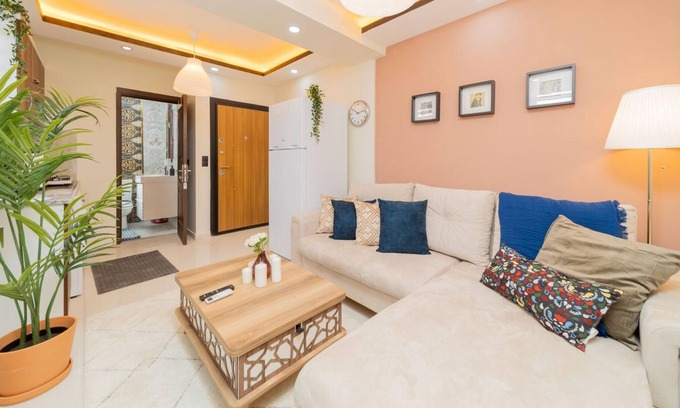 Antalya City Centre Apartment | Modern Well Appointed Flat in Antalya Muratpasa